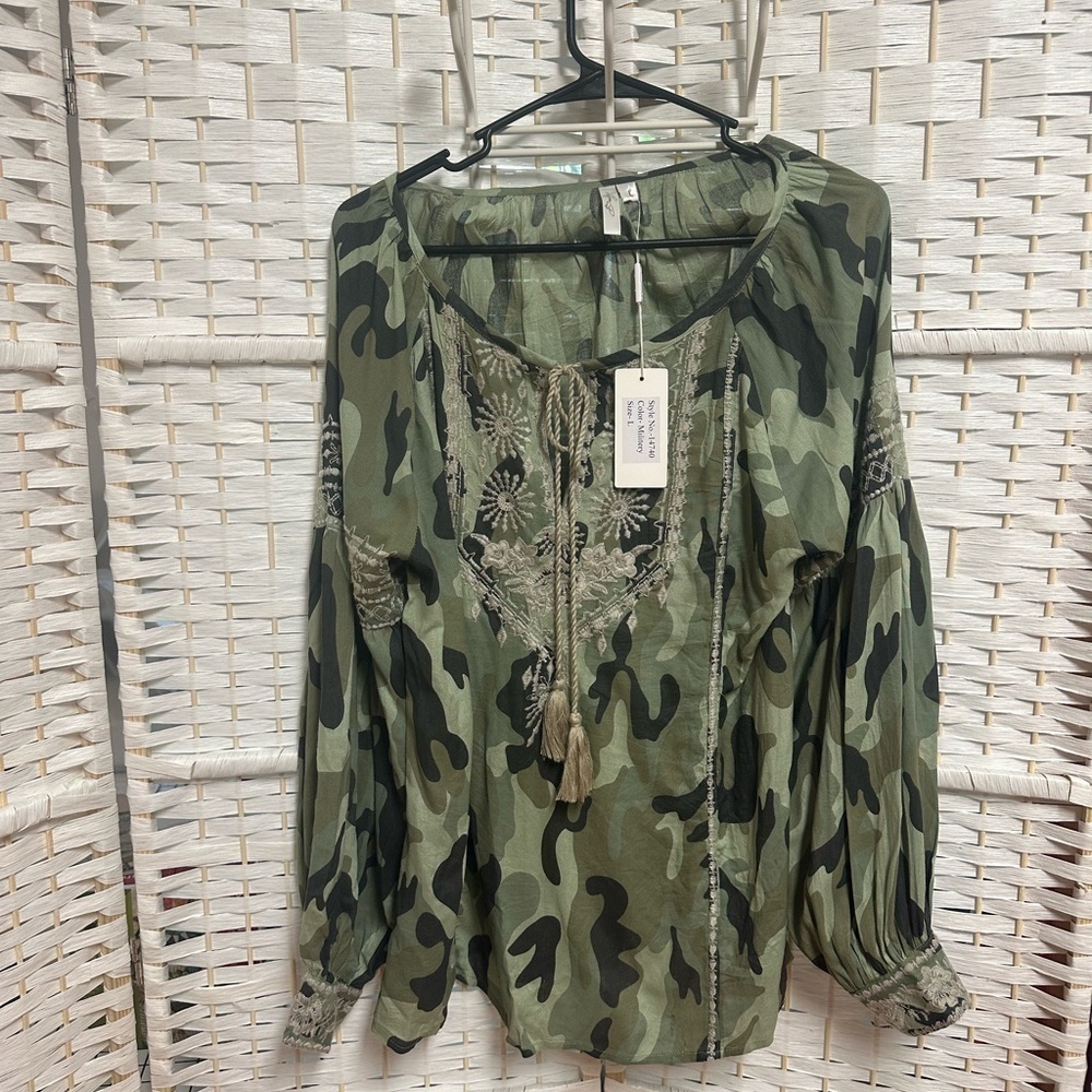 Buby’s Italy camouflage colored house size L‎ with tags women’s